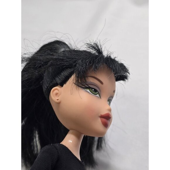Bratz Behind the Scene Fashion Doll Amelie Haute Couture- BROKEN FINGERS READ - Picture 9 of 16